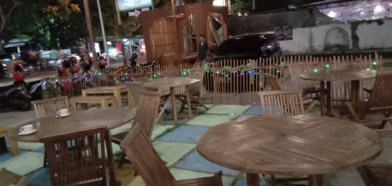 x-tra cafe jombang