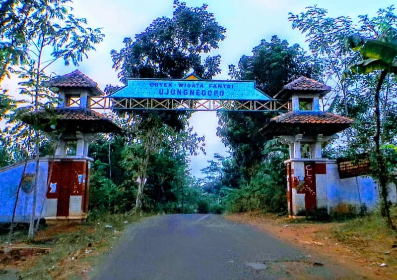 pantai ujung negoro
