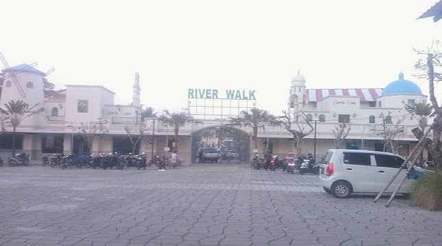 River walk boja