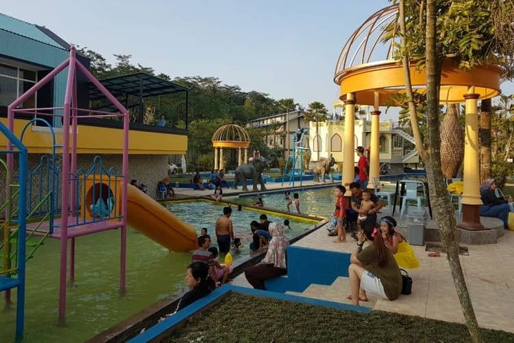 River walk boja