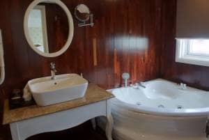 fasilitas di halong bay cruises