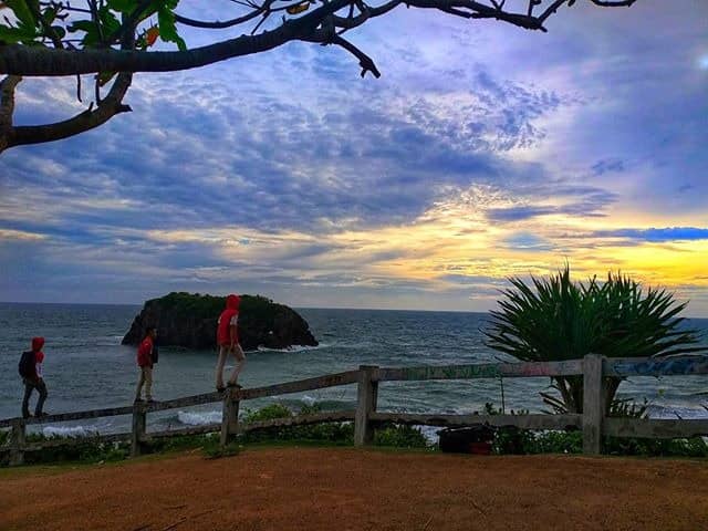 pantai karang tawulan