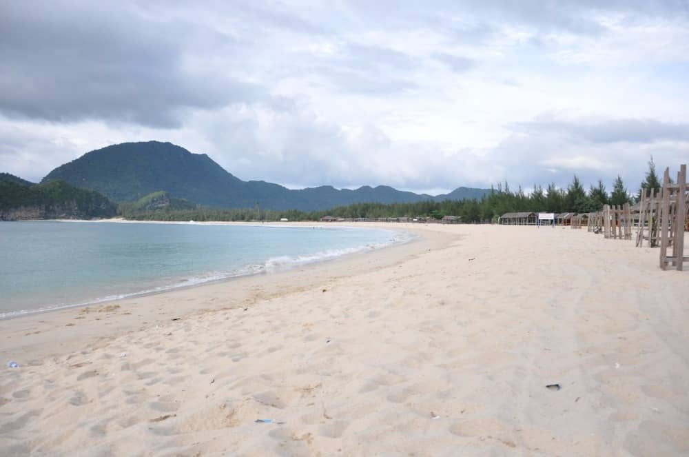 pantai lampuuk aceh
